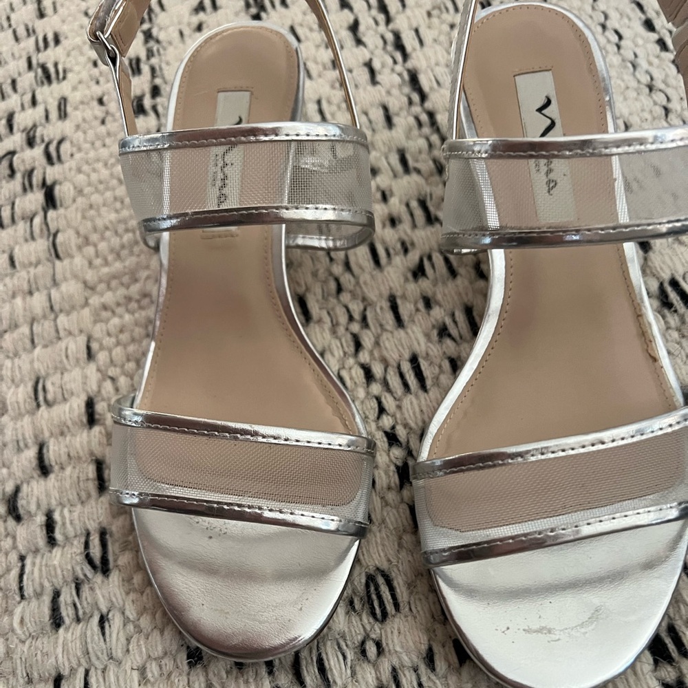 Nina Ganice SILVER METALLIC FOIL WITH MESH BLOCK HEEL HOOK & LOOP SANDALS | Sz 8 - Picture 8 of 10